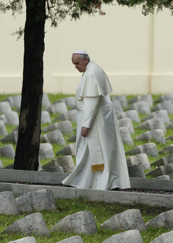 July 10, 2016 Where silence should reign: Pope will pray, not speak, at Auschwitz BY CINDY WOODEN VATICAN CITY (CNS) -- Tears and not words. Prayers and not greetings.
