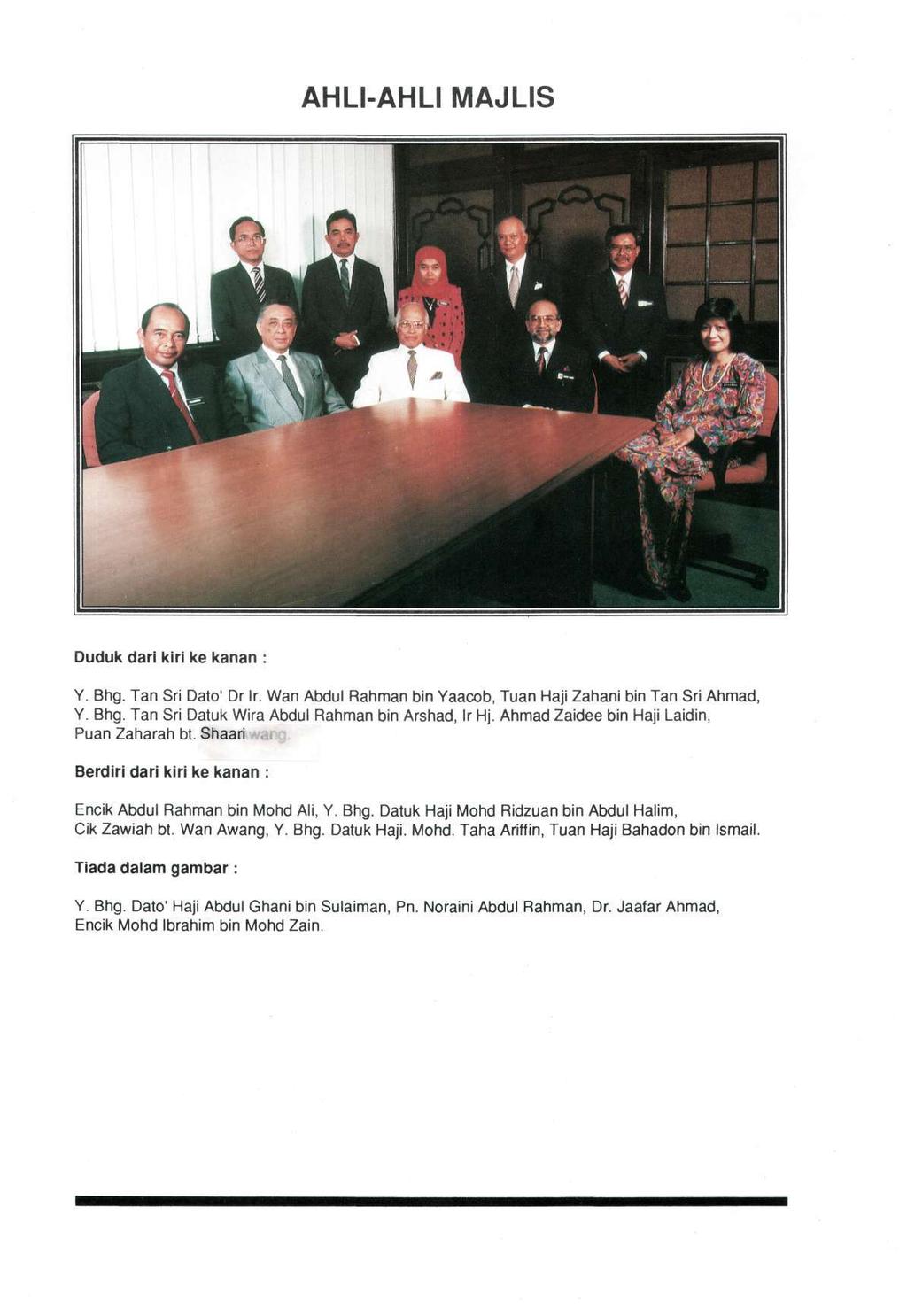 AHLI-AHLI MAJLIS Duduk dari kiri ke kanan : Y. Bhg. Tan Sri Dato' Dr Ir. Wan Abdul Rahman bin Yaacob, Tuan Haji Zahani bin Tan Sri Ahmad, Y. Bhg. Tan Sri Datuk Wira Abdul Rahman bin Arshad, Ir Hj.