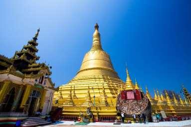 Shwezigon Pagoda: One of the oldest stupas in Bagan area built by the great two kings Anawrahta and Kyanzittha.