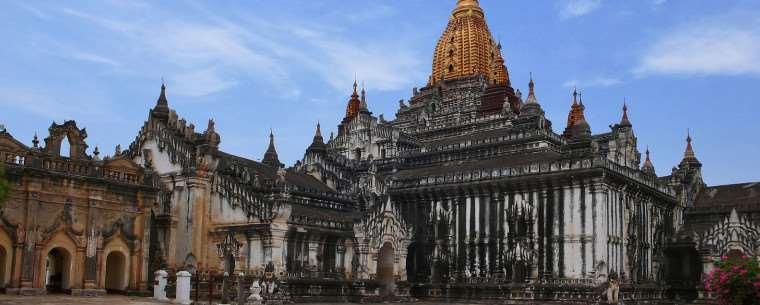 Ananda Pahto: whose interior seems almost Gothic and is considered to be the most beautiful among all the temples of Bagan. Facing outward from the centre of the cube are four 9.5m standing Buddhas.