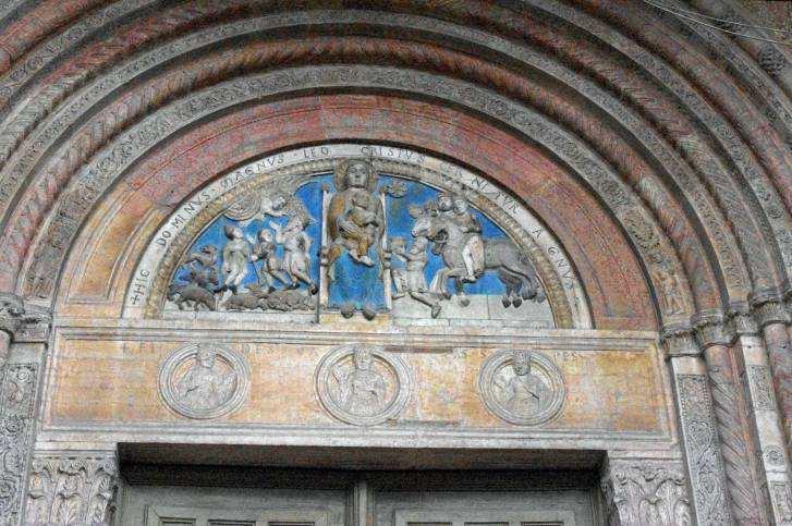 Over the door is a tympanum with three scenes associated with the Nativity.