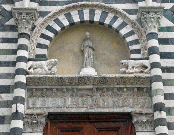 Pistoia, San Giovanni Fuorcivitas North door Below a broad band of decorative foliage and flowers there is
