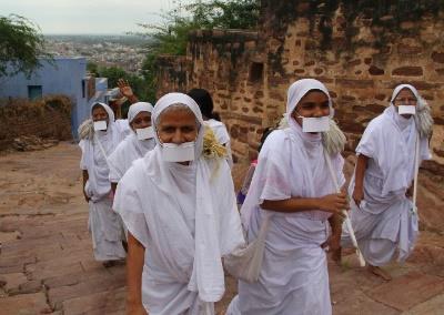 The Svetambara monks collect their food from different houses. Dress of Ascetics The Digambara monks of the ideal nirgrantha type are naked.