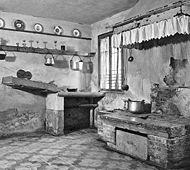 Seite 6 von 21 Early life and ministry Kitchen of the Sarto family in Riese Giuseppe Melchiorre Sarto was born in Riese, province of Treviso (Veneto), Italy.
