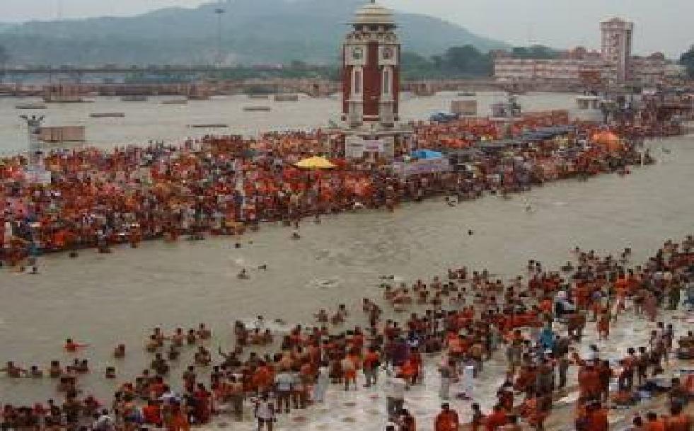 (1) (2) (3) (4) Figure 1: Pilgrims taking a holy dip in Ganga River at Ghat / Platform of Har-Ki-Pauri in Haridwar City, 2: A Pile of Solid waste nearby the Har-Ki-Pauri area, 3: Solid waste near