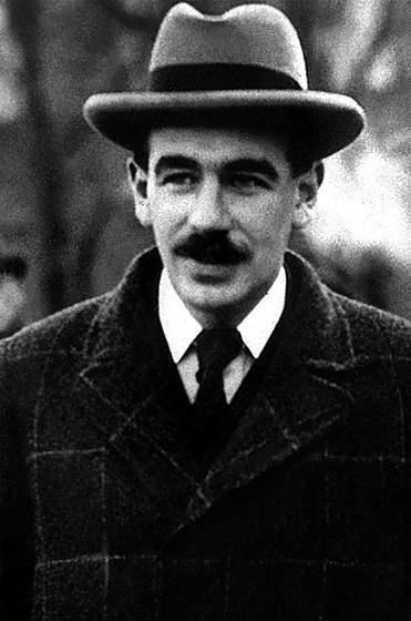 John Maynard Keynes 1883: Born in Cambridge, England 1904: B.A.