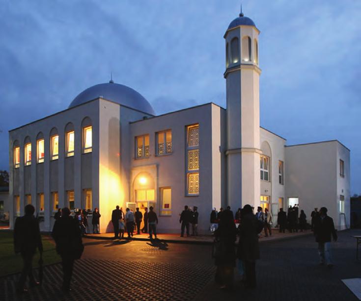 42 MuslimSunrise Visitors arrive at the Khadija mosque shorlty before its official opening ceremony on October 16, 2008 in Berlin, Germany.