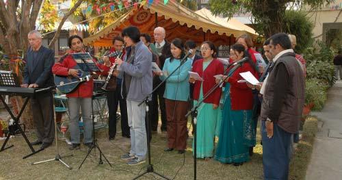 expatriate UMN 2005 Christmas celebrations community. Let us join with them in praising our God.
