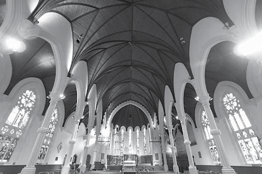 FIG. 25. NEW ST. PAUL S ANGLICAN CHURCH, VIEW OF THE NAVE CEILING. LORYSSA QUATTROCIOCCHI, NOVEMBER 21, 2014. FIG. 26. NEW ST. PAUL S ANGLICAN CHURCH, VIEW OF THE EASTERN CHANCEL.