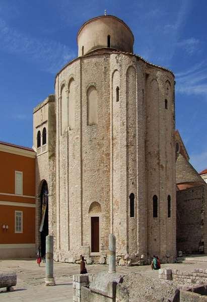 The greatest evidence of these cultural and religious links between the Croatian coast and Frankish Empire is the pre-romanesque church of St.