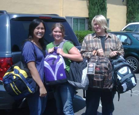 Linda Jacoban, Beth Thompson and Tim Thompson deliver backpacks of school supplies, collected by YVPC s congregation, to residents of CC Interfaith Housing Garden Apartments in Pleasant Hill.