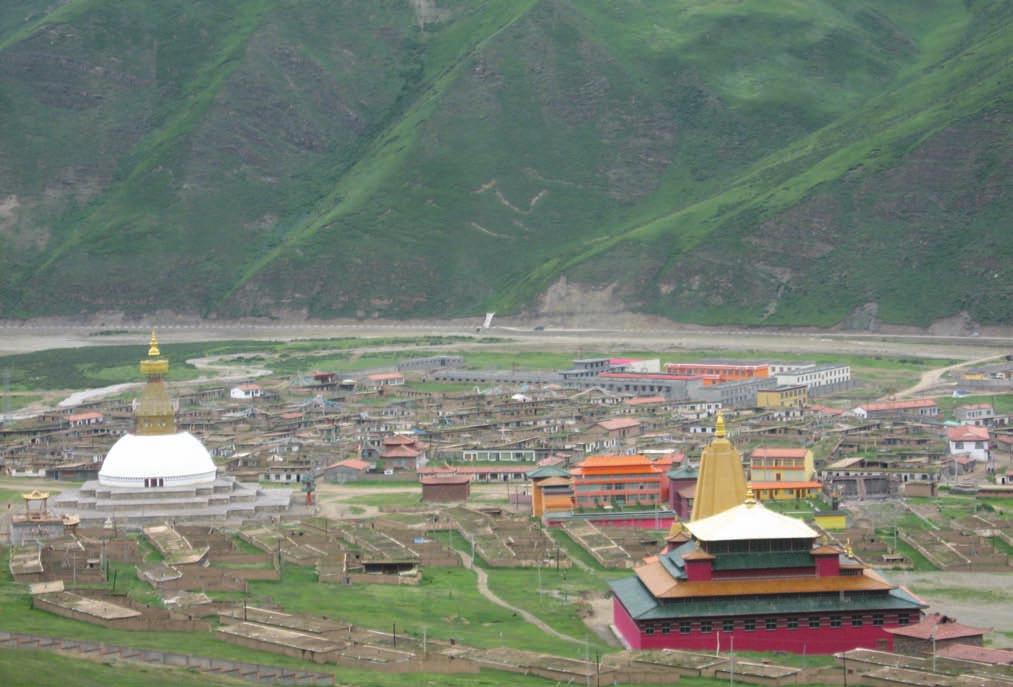 the eighth century a.d. in central Tibet. Along with half a dozen other monuments to Tibetan Buddhist history, Longen reflects the efforts of its former abbot H.