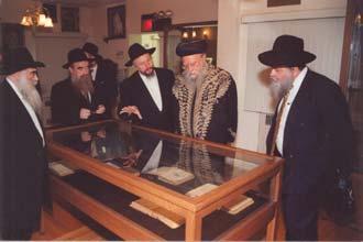 Introduction brary s vast archive has about 100,000 letters and documents of seven generations of Chabad Rebbes, as well as letters written to them, plus thousands of other historic letters and