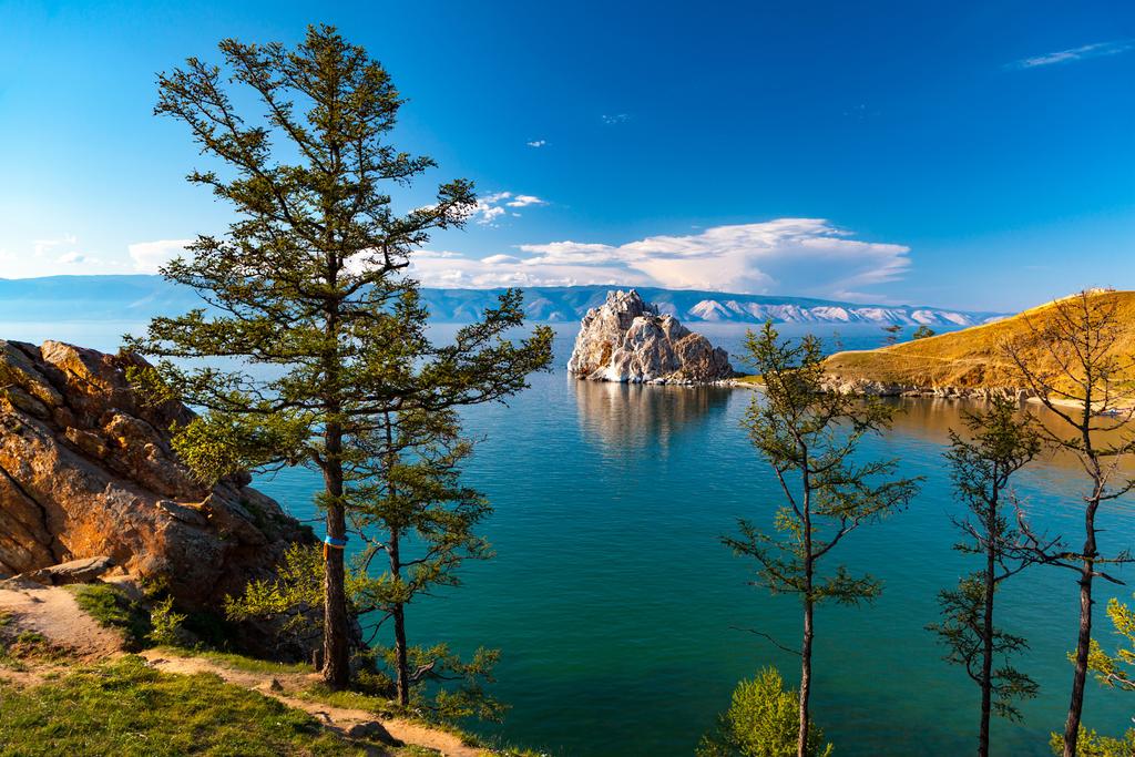 Lake Baikal WHY ALUMNI UBC TRAVEL CLUB? Discover how breaking bread is an essential part of Russian train etiquette Joke with local villagers over a plate of posy in Buryat fashion.