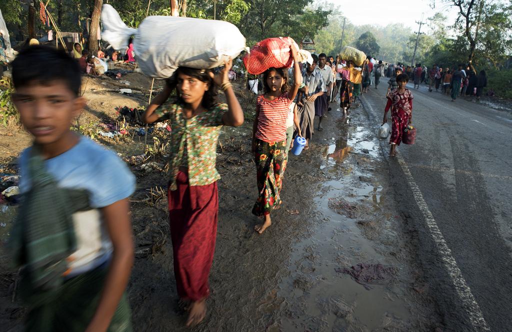 Clearance Operations and Attacks on Rohingya Civilians In September 2017, the north-south highway between Cox s Bazar and Tenaf had a steady flow of Rohingya refugees.