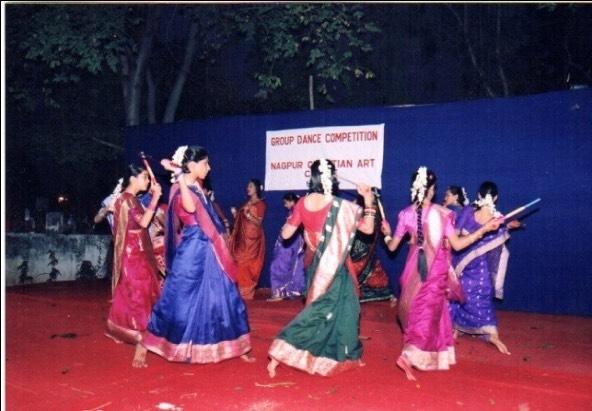 Popular Cultural Dances of India Now let us see some of the popular cultural dances of India associated with their areas: 1.