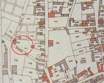 2 pav. Vilniaus miesto 1808 m. plano dalis su pažymėta tyrinėjimų vietos artimiausia aplinka. Fig. 2. Part of the 1808 Vilnius city plan with the immediate vicinity of the excavated area marked.