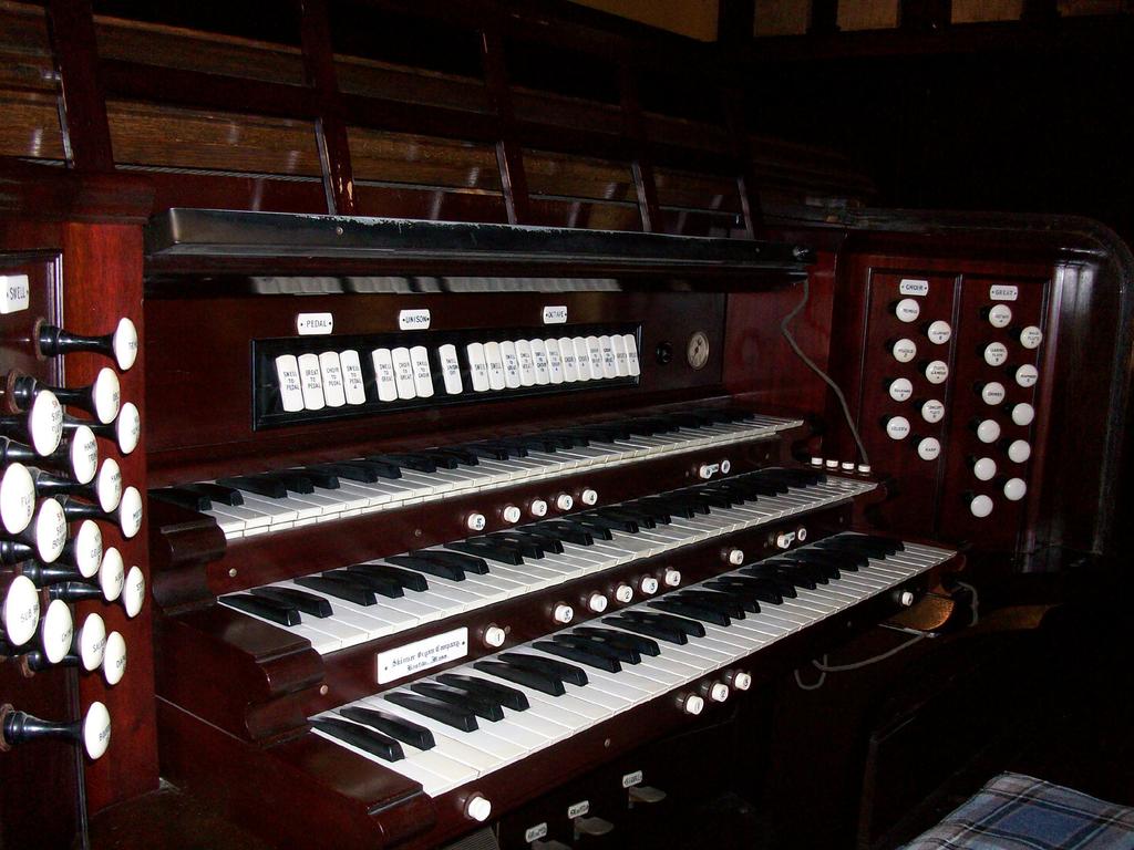 The church s pipe organ, an Opus 560, has 3 manuals (keyboards), 24 stops, and 1,638 pipes.