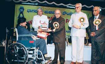 Chaturvedi, Governor of Karnataka, presenting the award to Dr.