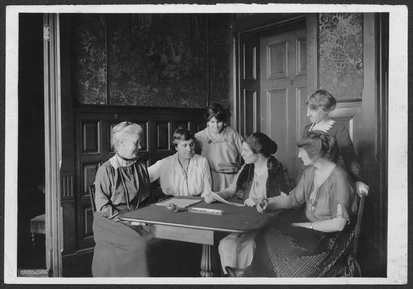Conferring over ratification [of the 19th Amendment to the U.S. Const.