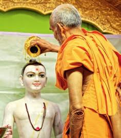 BAPS Shri Swaminarayan Mandir, Adajan, Surat Pujya Mahant Swami Maharaj performs abhishek during the patotsav rituals to do except the realization of ekantik dharma.