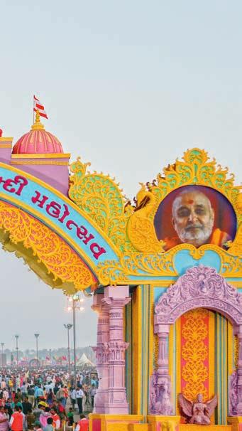 Mahant Swami Maharaj and Deputy Chief Minister of Gujarat Shri Nitinbhai Patel inaugurate the Swaminarayan Nagar 17 ft high murti of Pramukh Swami Maharaj As part of the five-year celebrations of