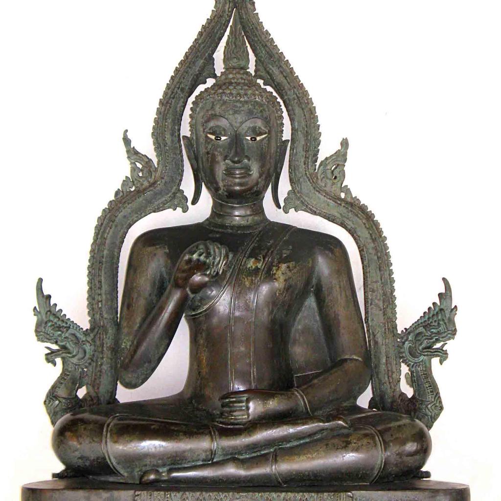 Photo 10. The Buddha with one leg above the other is invoking victory (Ayutthaya period).