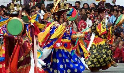 Enjoy the colorful and vibrant Domkhar Tsechu and Ura Yakchoe festivals, and experience traditional Bhutanese music and dance performances. Watch students create thangka paintings and masks.