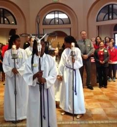 11/19/2017 4 DURING MASS The order of procession into Mass is: Altar Servers, EMHCs, Deacon (If no Deacon, Lector #1 will carry the Book of the Gospels followed by the Lectors and the Priest.