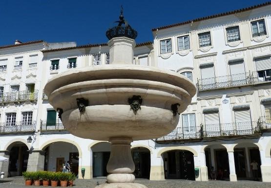 Check-in at the hotel in Évora. Rest of the day free to visit this charming city of Alentejo.