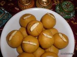 On the occasion of Diwali, ladoo is of special significance because it is considered auspicious to offer ladoo to Lord Ganesha at