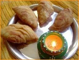 However, the salty and yummy Dahi-bhalle and the sweet and scrumptious Karanji are the two special dishes that do not