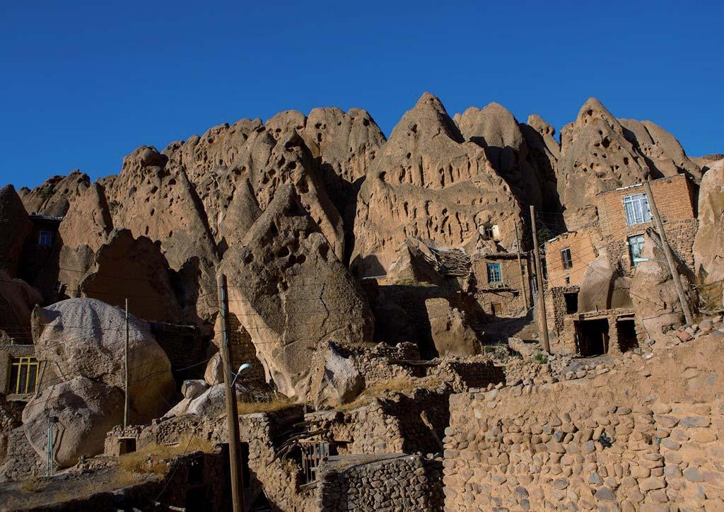 Kandovan is a troglodyte village, a mini Cappadocia.
