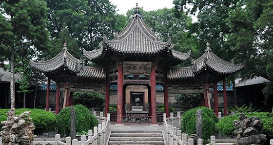 View of the Great Mosque of Xi'an (photo: chensiyuan) Islamic art is not a monolithic style or movement; it spans 1,300 years of history and has incredible geographic diversity Islamic empires and
