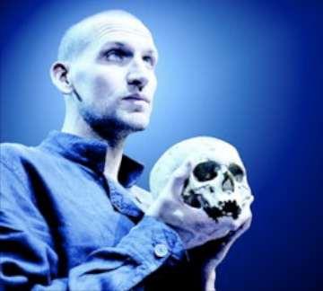 A Brief Introduction to Hamlet Hamlet is a play that has fascinated audiences and readers since it was first written in around 1601-1604 The play centers around Hamlet s decision whether or not to