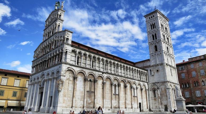 ITALY: one of the main route points St. Martin's Cathedral The main cathedral of Lucca, built in the 12th century in the Romanesque style and was completely redone in the 14th-15th centuries.