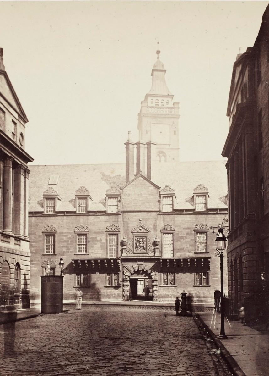 2. High Street entrance to Glasgow College.