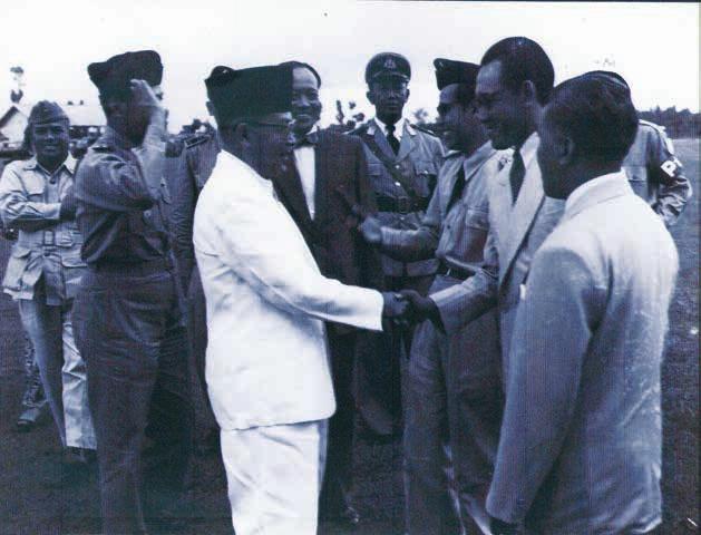 J Monfries HBIX and Sukarno on Sukarno s return from Bangka, April 1949.
