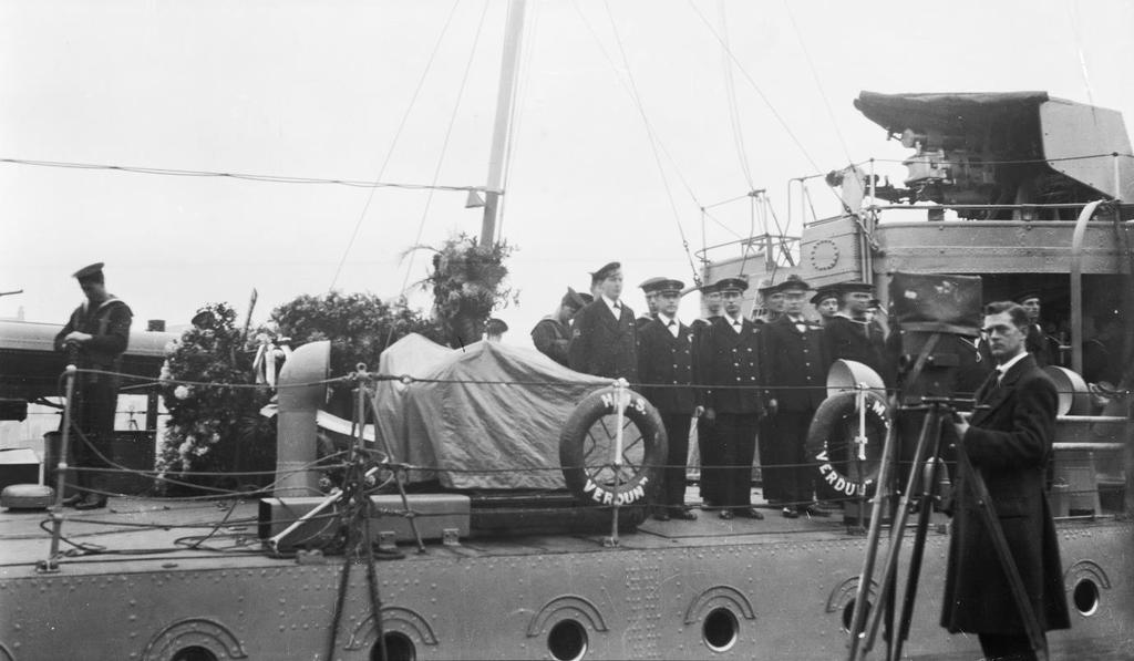 tomb of the unknown soldier Above: HMS VERDUN carrying the