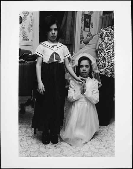 Similarly, in Charbonneau's Première communion, réception chez les Arnold, série «Les Quartiers populaires de Montréal», the elegant dresses of the two young girls point to the family's intention to