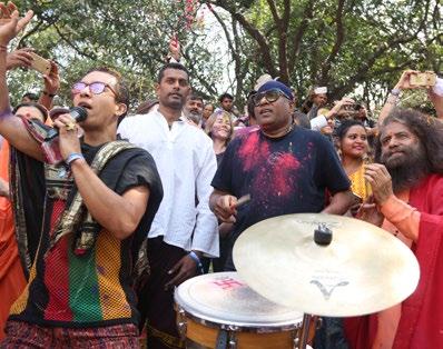 Joining the festivities were HH Pujya Swami Chidanand Saraswatiji, President of Parmarth Niketan, famed singer, Kailash Kher and internationally renowned percussionist, Sivamani.