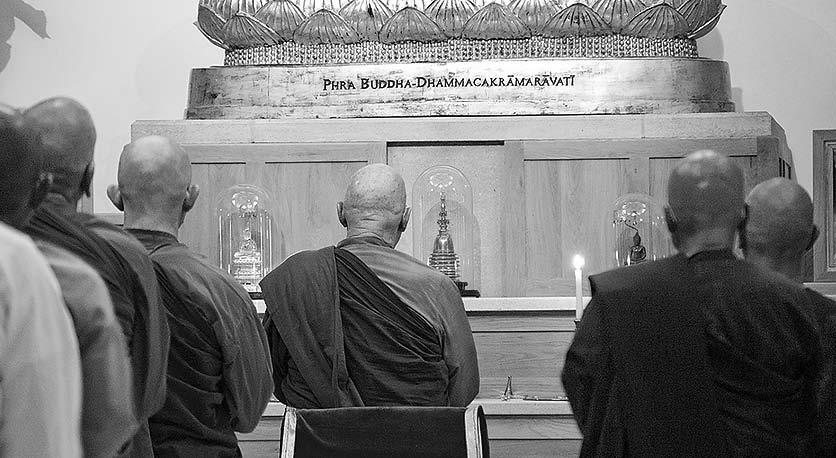 Luang Por Sumedho s living Dhamma Ajahn Sucitto In December of 1976, I was staying in Wat Umong in Northern Thailand.