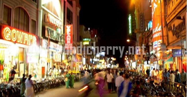 SHOPPING Pondicherry is famous for highly creative and beautiful souvenirs.