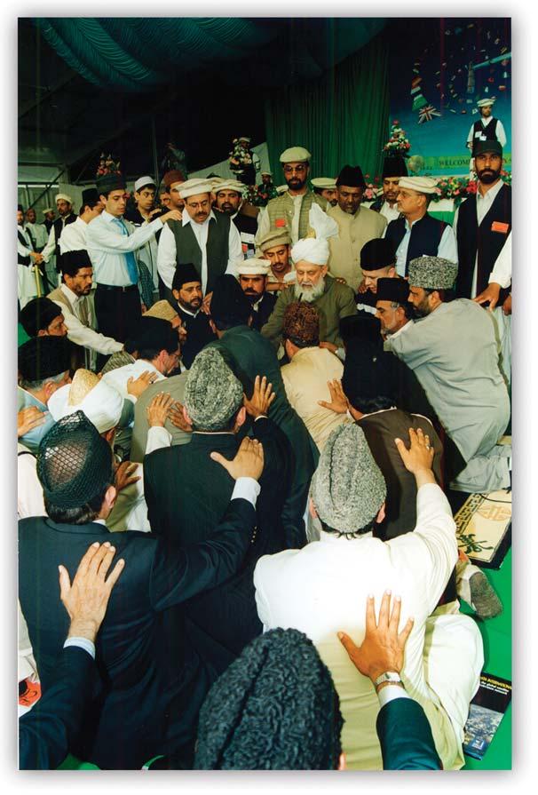 the pain that he wielded in his heart overcame Huzur during the congregational prayers he led.