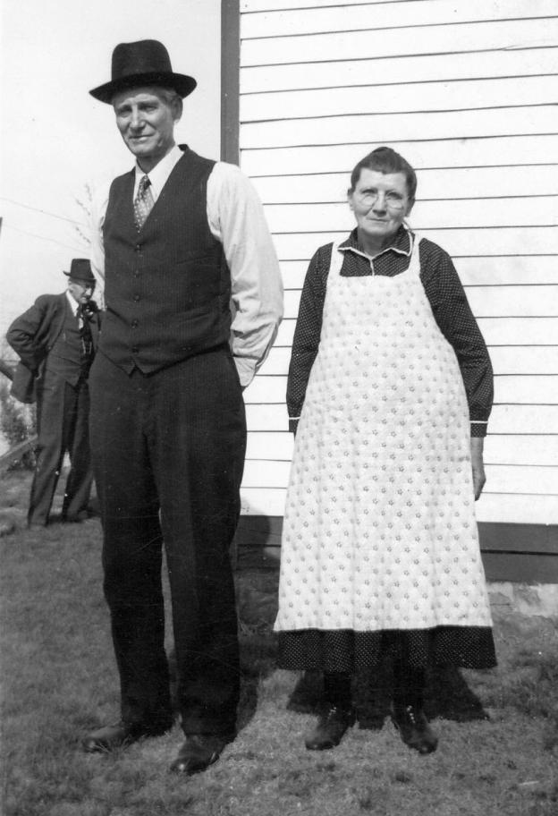 The following picture shows Mason Frank and Catherine Bax. Anna Marie (1875-1939) married Henry Dickneite (1870-1943). They first lived in St. Elizabeth and later moved to St. Anthony.
