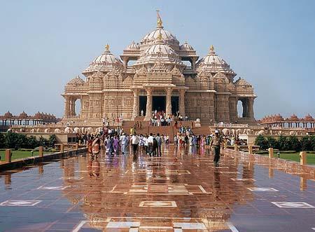 Temple Tour Duration: 6 Hours Swaminarayan Akshardham in New Delhi epitomizes 10,000 years of Indian culture in all its breathtaking grandeur, beauty, wisdom and bliss.
