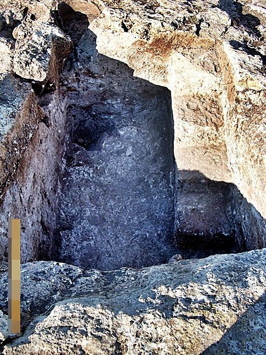 Fig. 1, Amudim mikveh (E. Keynan). Carved on top of the back wall (left side hand, up) there is a small basin; right beneath it is a small pit in the floor corner.