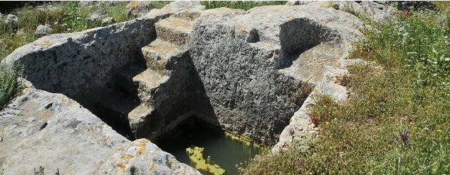 In terms of dating, the Amudim mikveh is probably dated 1 st - 2 nd century CE; the Makhoz mikveh could be dated 1 st century BCE to 2 nd -3 rd century CE.