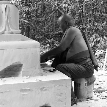 Viradhammo sweeping, Tisarana Monastery,