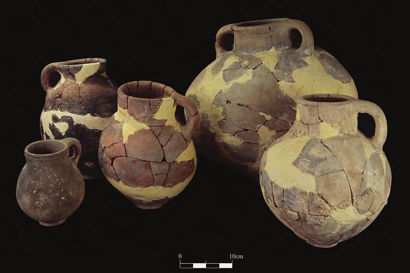 142 Aren M. Maeir Fig. 3. Early Iron Age Cooking Jugs from Tell eṣ-ṣafi/gath.